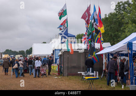 Northamptonshire UK Samstag, 5. Juli 2014. Die 28. Hollowell Dampf und schweren Pferd zeigen, Menschen, genießen Sie die Show trotz trübem Wetter. Stockfoto