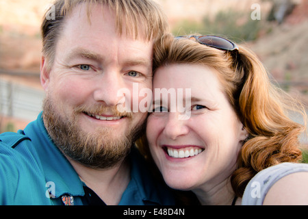 Porträt von Mann und Frau kuscheln Stockfoto