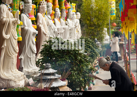 Vietnamesische Tempel zu Ehren der großen Ksitigarbha Bodhisattva für seine Gelübde des Mitgefühls. Stockfoto