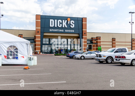Das Äußere von Dick's Sporting Good Store in Oklahoma City, Oklahoma, USA. Stockfoto