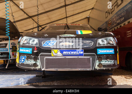 Tours, Frankreich. 5. Juli 2014. Rodrigues Cassiano und Marçal Melo das Auto auf dem Speedway Tours, Tours, Frankreich vorbereitet. Stockfoto