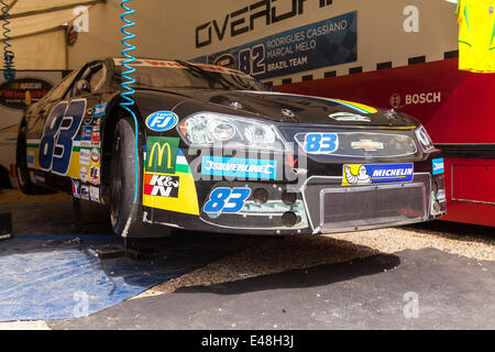 Tours, Frankreich. 5. Juli 2014. Rodrigues Cassiano und Marçal Melo das Auto auf dem Speedway Tours, Tours, Frankreich vorbereitet. Stockfoto