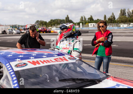 Tours, Frankreich. 5. Juli 2014. Ein Rennfahrer zu Beginn der Nascar Whelen Euroserie auf dem Speedway Tours, Tours, Frankreich. Stockfoto