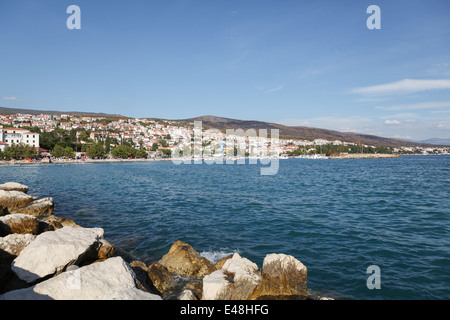 Küste und Gebäude von Crikvenica, kleine Stadt in der Nähe von Rijeka in Kroatien Stockfoto