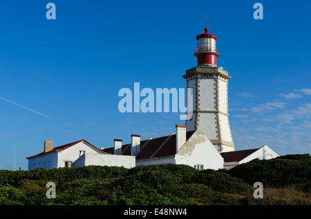 18. Jahrhundert Espichel Cape Lighthouse in Sesimbra, Portugal Stockfoto