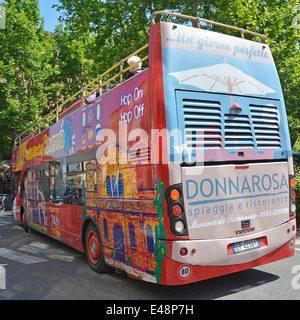 Hop on-Hop off-Tour im offenen Bus im Zentrum von Ravenna Ravenna Italien Stockfoto