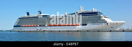 Moderne Celebrity Cruises Silhouette Kreuzfahrtschiff Ozeandampfer in Port Corsini an der italienischen Kreuzfahrt-Terminal Ravenna an der Adriaküste Italien angedockt Stockfoto