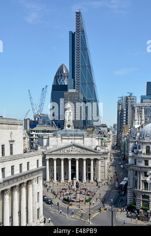 Bank Road Junction City of London Leadenhall Cheese Grater Wolkenkratzer Wahrzeichen Bürogebäude hoch über historischen Royal Exchange & Gherkin UK Stockfoto