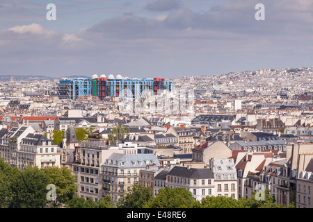 Blick über die Dächer von Paris. Im Hintergrund kann das Centre Pompidou zu sehen. Stockfoto