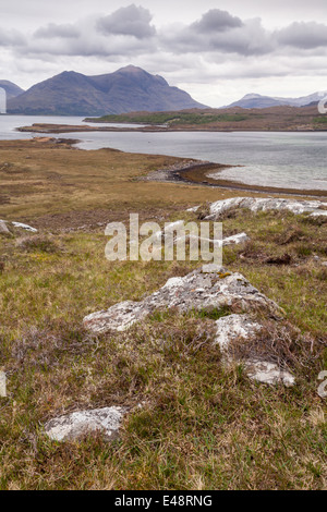Die karge Landschaft an den Ufern des oberen Loch Torridon im Bereich Wester Ross der schottischen Highlands. Stockfoto