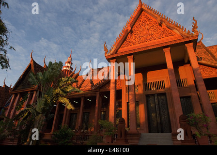 Exterieur des Nationalmuseums. Phnom Penh. Das NATIONAL MUSEUM hat eine gute Sammlung von Khmer-Skulpturen aus der Pre-A Stockfoto
