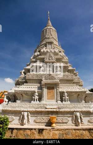 Stupa im königlichen Palast. Phnom Penh. Der Königspalast in Phnom Penh wurde vor über einem Jahrhundert gebaut, um als die Wurfweite dienen Stockfoto