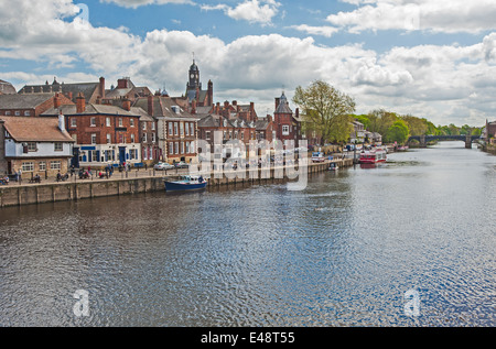 Unten große Fluss Ouse, durchzogen von York in England anzeigen Stockfoto