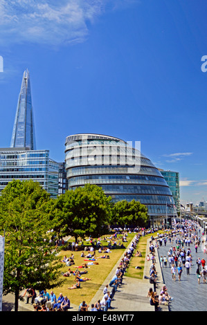 Ansicht des Rathauses zeigt die Scherbe und mehr London Riverside, Southwark, London, England, Vereinigtes Königreich Stockfoto