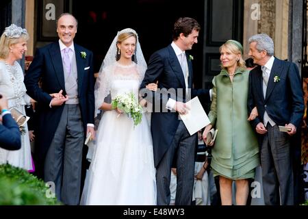 Rom, Italien. 5. Juli 2014. Prinzessin Astrid (L-R) und Prinz Lorenz von Belgien, stellen das Brautpaar Elisabetta Prinzessin und Prinz Amedeo von Belgien, Gräfin Lilia de Smecchia und Ettore Rosboch von Wolkenstein nach privaten Hochzeitszeremonie in der Basilica di Santa Maria in Trastevere in Rom, 5. Juli 2014. Foto: Patrick van Katwijk / Niederlande und Frankreich aus - kein Draht-SERVICE-/ Dpa/Alamy Live News Stockfoto