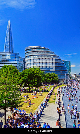 Ansicht des Rathauses zeigt die Scherbe und mehr London Riverside, Southwark, London, England, Vereinigtes Königreich Stockfoto