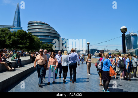 Ansicht des Rathauses zeigt die Scherbe und mehr London Riverside, Southwark, London, England, Vereinigtes Königreich Stockfoto