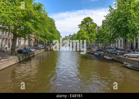 Eine Grachten von Amsterdam an einem Sommertag Stockfoto
