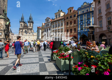 Prag Café Altstädter Ring Café Prag Cafés vor den Leuten Prag Sommer Bürgersteig Bar Tschechische Republik Europa Stockfoto