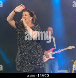 Großen Tew, UK. 6. Juli 2014. Sam Bailey auf der Hauptbühne auf dem Cornbury Festival Stockfoto