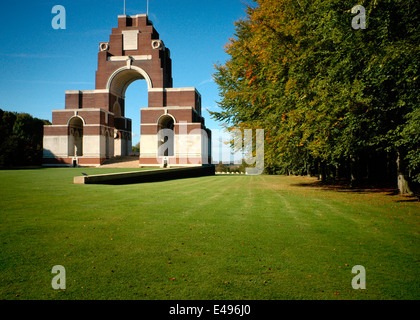 THIEPVAL, FRANKREICH-SOMME. LUTYENS ANGLO-FRANZÖSISCH DENKMAL DER SCHLACHT AN DER SOMME 73.000 ZU FEHLEN. FOTO: JONATHAN EASTLAND Stockfoto