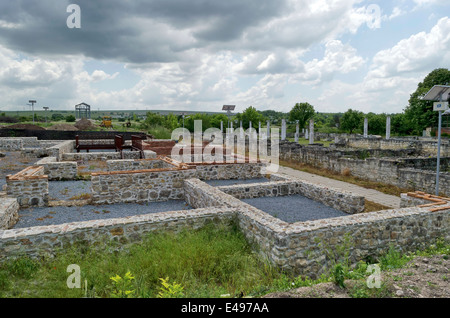 Archäologische komplexe Abritus. Renovierung Teil der Ruine. Installation von solar-LED-Beleuchtung-Säulen-System mit Solar-Panel. Stockfoto