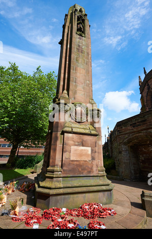 Kriegerdenkmal neben Stiftskirche St Peters Wolverhampton West Midlands UK Stockfoto