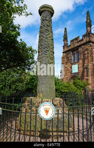 Welle von einem angelsächsischen Kreuz St Peters Stiftskirche & Gärten Wolverhampton West Midlands UK Stockfoto