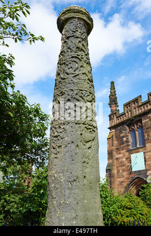 Welle von einem angelsächsischen Kreuz St Peters Stiftskirche & Gärten Wolverhampton West Midlands UK Stockfoto