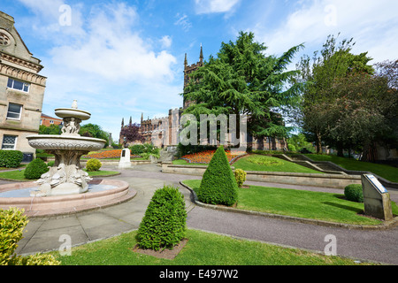 Stiftskirche St Peters & Gärten Wolverhampton West Midlands UK Stockfoto