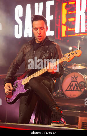 Milwaukee, Wisconsin, USA. 5. Juli 2014. Bassist PETE WENTZ der Band Fall Out Boy tritt beim Sommerfest Musikfestival 2014 in Milwaukee Wisconsin © Daniel DeSlover/ZUMA Draht/Alamy Live News Stockfoto