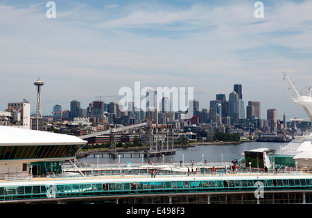 Seattle Skyline aus der MV Celebrity Solstice gesehen angedockt in Seattle Stockfoto