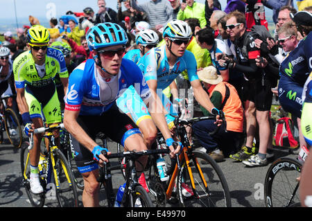 Holme Moss, Yorkshire, Großbritannien. 06. Juli 2014.Tour Fahrer konfrontiert entlang schleppen bis zum Gipfel, der 1.709 ft (521 m) hoch ist. Blel Kradri holte sich die Punkte für Team AG2R. Bildnachweis: Ian Francis/Alamy Live-Nachrichten Stockfoto