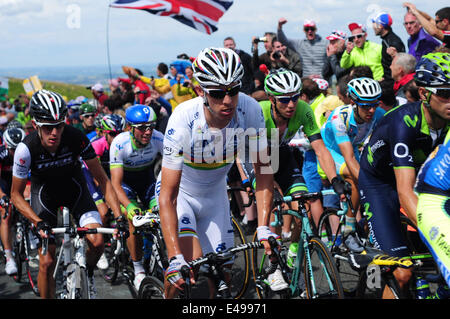 Holme Moss, Yorkshire, Großbritannien. 06. Juli 2014.Tour Fahrer konfrontiert entlang schleppen bis zum Gipfel, der 1.709 ft (521 m) hoch ist. Blel Kradri holte sich die Punkte für Team AG2R. Bildnachweis: Ian Francis/Alamy Live-Nachrichten Stockfoto