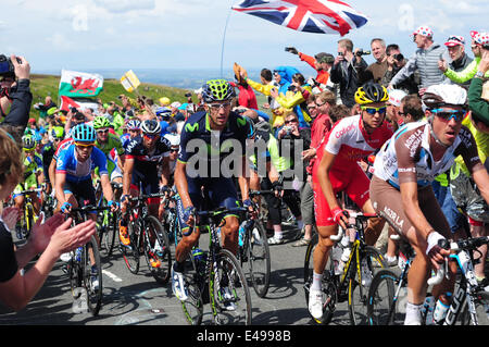 Holme Moss, Yorkshire, Großbritannien. 06. Juli 2014.Tour Fahrer konfrontiert entlang schleppen bis zum Gipfel, der 1.709 ft (521 m) hoch ist. Blel Kradri holte sich die Punkte für Team AG2R. Bildnachweis: Ian Francis/Alamy Live-Nachrichten Stockfoto