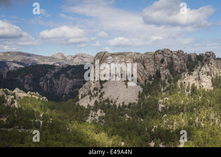 Luftaufnahme von Mount Rushmore an einem bewölkten Frühlingsmorgen Stockfoto