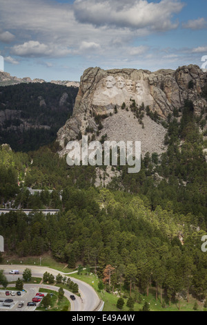 Luftaufnahme von Mount Rushmore an einem bewölkten Frühlingsmorgen Stockfoto