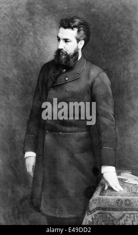 Alexander Graham Bell, Dreiviertel Länge Portrait, stehend, nach links, ca. 1882 Stockfoto