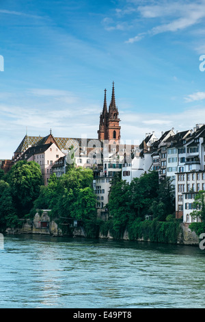 Schweiz, Basel, Stadtansicht mit Rhein und Münster Stockfoto