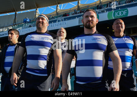 Sydney, Australien. 6. Juli 2014. Sydney Convicts Spieler schauen auf von der Ersatzbank während des historischen Spiels gegen Macquarie University in der Allianz-Stadion. Bildnachweis: MediaServicesAP/Alamy Live-Nachrichten Stockfoto