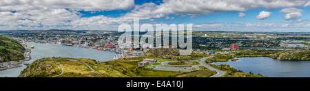 Panoramablick auf St. Johns Harbour und Innenstadt, St. John's, Neufundland, Kanada, Nordamerika Stockfoto