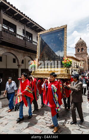 Eine religiöse Prozession, Cuzco, Peru, Südamerika Stockfoto