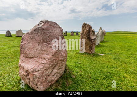 Die Menhire in Form eines Schiffes, bekannt Als Stene (Aleos Steinen) (Ale Steinen), Ostsee, Südschweden Stockfoto