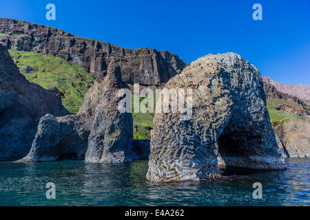 Bogen von säulenförmigen Basalt an der südlichen Küste der Diskoinsel, Kuannersuit, Grönland, Polarregionen Stockfoto