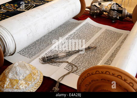 Tora-Rolle und Yad, Tora-Zeiger, Paris, Frankreich, Europa Stockfoto