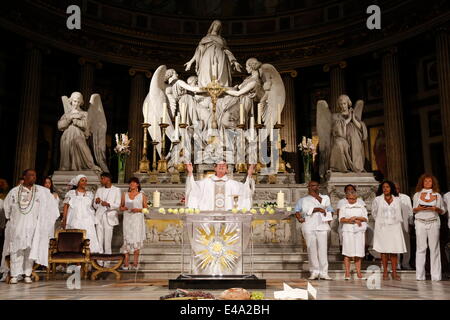 Brasilianische Messe in La Madeleine Catholic Church, Paris, Frankreich, Europa Stockfoto