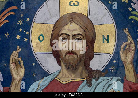 Mosaik in der Kuppel des Christus Pantokrator, Kirche unseres Erlösers auf Auferstehungskirche, St. Petersburg, Russland Stockfoto