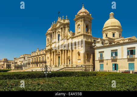 Das 17. Jahrhundert Kathedrale, brach im Jahr 1996 und wieder aufgebaut, in Noto, berühmt für barocke Architektur, UNESCO, Noto, Sizilien, Italien Stockfoto