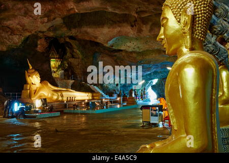 Wat Tham Suwan Khuha buddhistischen Höhle, Phang Nga Bay, Provinz Krabi, Thailand, Südostasien, Asien Stockfoto