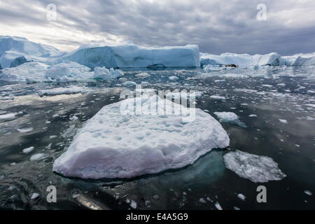 Riesige Eisberge gekalbt von Ilulissat Gletscher, UNESCO-Weltkulturerbe, Ilulissat, Grönland, Polarregionen Stockfoto